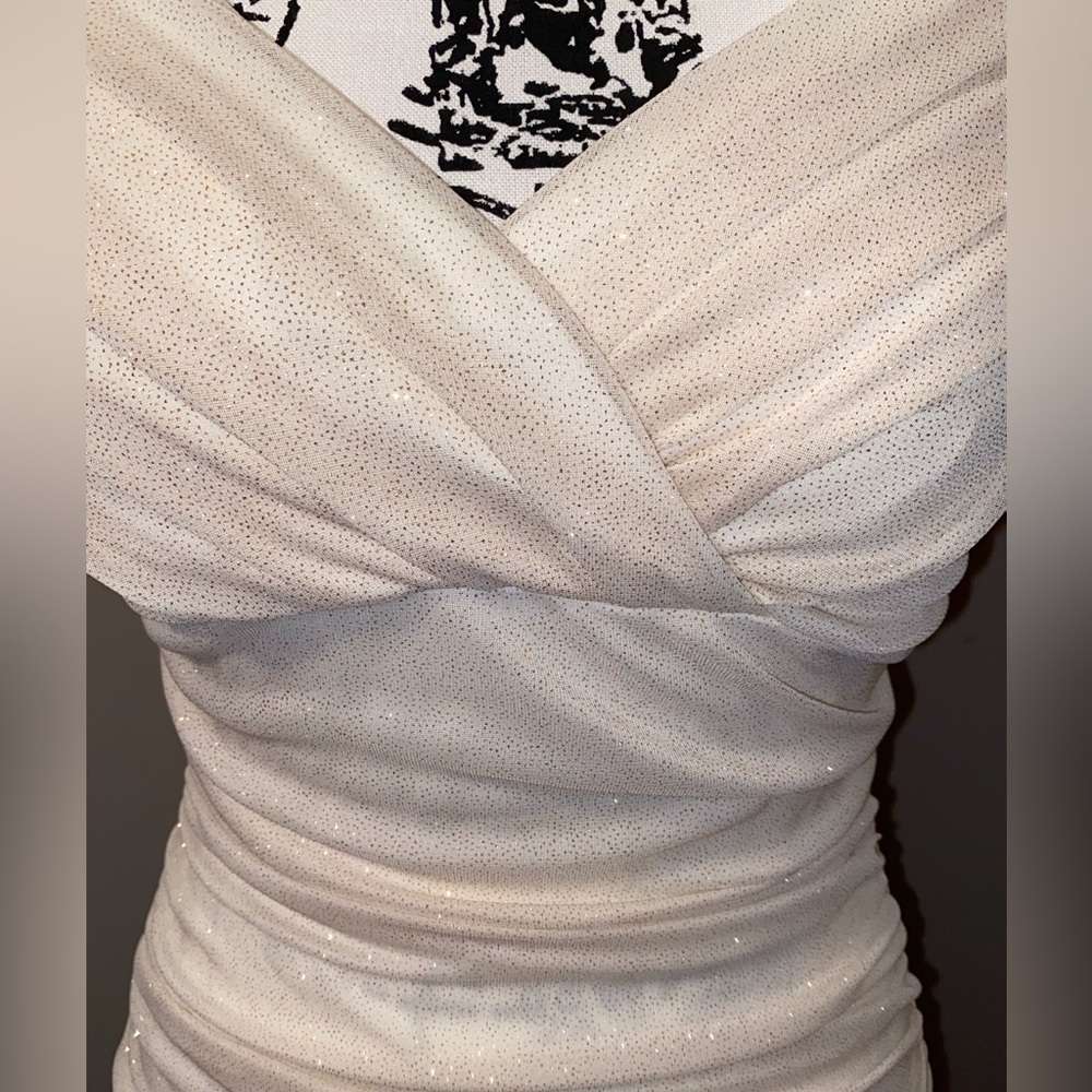 Beautiful off white with flecks of gold dress - Picture 5 of 6